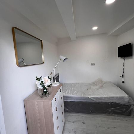 Lovely Ensuite Room In Corby Rockingham Zewnętrze zdjęcie