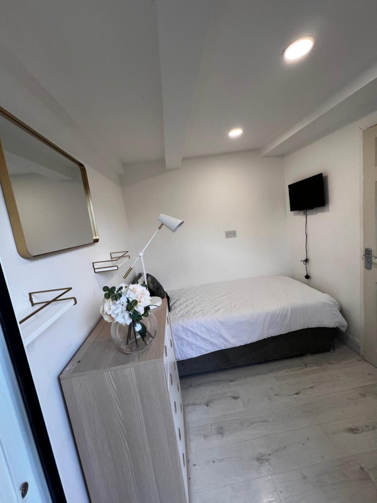 Lovely Ensuite Room In Corby Rockingham Zewnętrze zdjęcie
